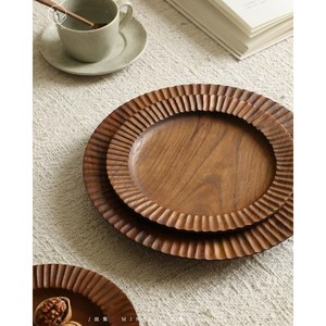 Juego de platos de servir de madera hechos a mano con diseño Wabi-Sabi para servir comida como plato base de madera. - Product Image 1
