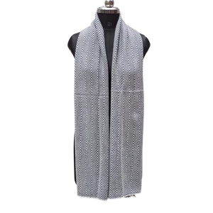 Bufanda Gris de Lujo para Mujer con Diseño Zigzag, Mezcla de Lana y Acrílico, 28x80 Pulgadas, Hecha a Mano, Cómoda, Chal de Fibra Premium para Invierno - Product Image 1