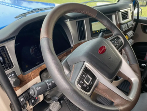 MEJOR DESCUENTO ASEQUIBLE 2025 2024 2023 Camión Semi-Dormitorio PETERBILT 589 Camión Dormitorio Económico 589 - Product Image 3