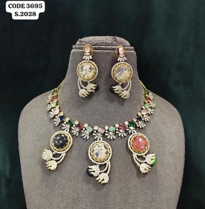 Ensemble de colliers élégants saphir bleu et pierres précieuses multicolores avec accents AD, pierres cabochons multicolores et pierres navette saphir bleu - Product Image 6