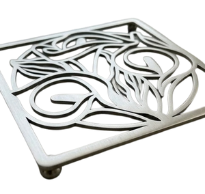 แผ่นรองหม้อสแตนเลสทรงสี่เหลี่ยม ทนความร้อน พร้อมลายดอกกุหลาบฉลุ - Product Image 2