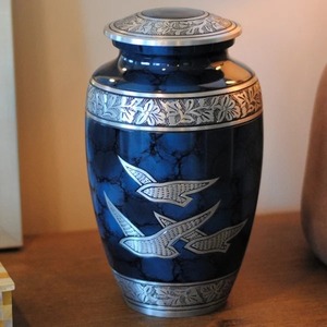 Urne en céramique bleue et blanche faite à la main avec couvercle, motif floral papillon, vase décoratif oriental traditionnel - Product Image 5