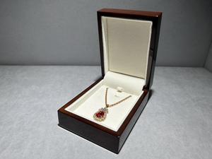 Boîte à bijoux rectangulaire en bois de noyer avec élégante veine de bois et intérieur en velours 78x105x45mm - Product Image 2