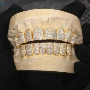 Grillz personnalisés en or jaune 14 carats entièrement sertis de diamants de laboratoire, style hip-hop, 8 grillz supérieurs et 8 grillz inférieurs - Product Image 1
