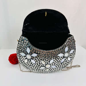 Sac de soirée en aluminium plaqué or fait à la main par un designer indien, mosaïque florale en nacre, sculpture moderne polie, antique - Product Image 6