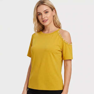 T-shirt tricoté décontracté jaune uni pour femme avec épaules dénudées, perles et col rond, manches courtes, collection Printemps-Été, vente en gros - Product Image 3