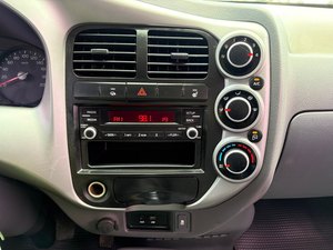 รถบรรทุก Kia Bongo 3 สีขาว มือสอง ปี 2019 เครื่องยนต์ดีเซล เกียร์ธรรมดา พวงมาลัยซ้าย สำหรับขนส่งสินค้า แบบ Wingbody พร้อมคันเกียร์ - Product Image 5