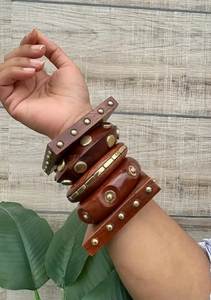 Brazalete de Madera Hecho a Mano con Incrustaciones Naturales, Joyería Étnica Ecológica Personalizada para Mujer, Decoración de Pared - Product Image 3
