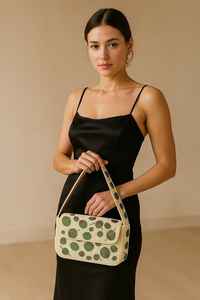 กระเป๋าถือทำมือจากอินเดีย รับรองโดย MS Handicraft ประดับด้วยลูกปัดแก้วหลากสี ดีไซน์ทรงบาแกตต์ รูปทรงตามสั่ง - Product Image 4