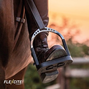 สำหรับอุปกรณ์ยึดเท้าแบบ Flexcite Twisted Safety Stirrups (รุ่น T4 49 ทำจากอะลูมิเนียมสแตนเลส) เพื่อบรรเทาอาการปวดข้อเท้า พื้นผิวแบบกันลื่นขนาด 120 มม. ให้สัมผัสที่นุ่มนวล - Product Image 3