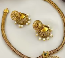 Ensemble de bijoux de temple de qualité supérieure avec pendentif Lakshmi clouté de perles pour bijoux de mariée et de mariage pour femmes - Product Image 2