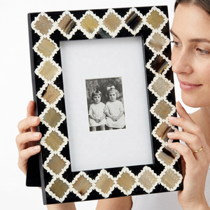 Handmade Eco-Friendly Resin Photo <b>Frame</b> with Customizable Color for Home/Office Tabletop Decoration - Product Image 1