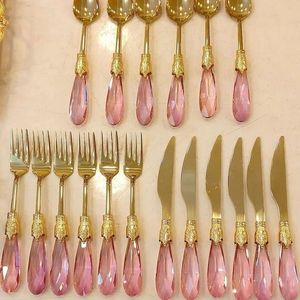 Juego de cubiertos de resina de cristal rosa con mango dorado, de latón y acero inoxidable, cuchillo, tenedor y cuchara para mesa, ideal para fiestas y banquetes. - Product Image 1