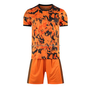Fournisseur en gros de maillots de football personnalisés pour hommes et femmes, uniformes en polyester respirant et à séchage rapide, vêtements de sport - Product Image 1