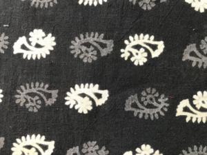 Tissu en coton imprimé à la main noir et blanc, motif Paisley Buti |   Vente en gros à Jaipur - Product Image 3