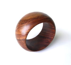 Anillo de Madera Hecho a Mano, Redondo, Pulido, Arte Moderno Coleccionable, Artesanía en Madera - Product Image 1