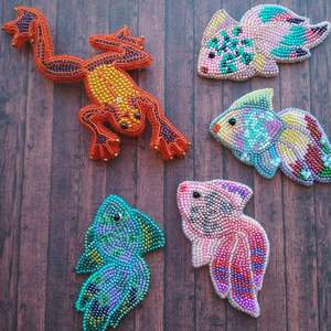 Broche de Cuentas Hecho a Mano, Elegante Pin Floral de Diseño para Mujer, a Precio Económico - Product Image 2