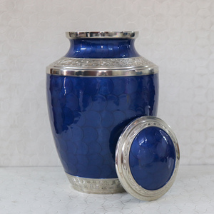 Urna Funeraria Azul de Lujo Premium con Detalles Plateados y Diseño de Pétalos, Contenedor de Aluminio para Cenizas de Adultos - Product Image 4