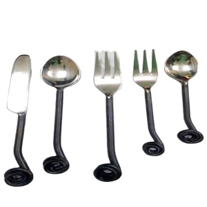 Ensemble de couverts en acier inoxydable argent poli avec bout rond en spirale noire, poignée rustique noire Antique - Product Image 1