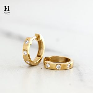 Pendientes de Aro Pequeños de Lujo con Incrustaciones de Diamantes en Oro de 18K y Acero Inoxidable para Mujer - Product Image 2