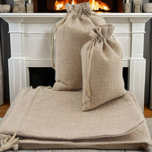 Sac cadeau de Noël à cordon en jute 100% naturel, sacs de magasin personnalisés pour le rangement et l'emballage - Product Image 1