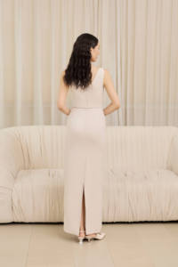 Vestido Largo Blanco con Cuello en V para Mujer, Estilo Elegante, Tela Crepé Americana WHITE NOISE, Vietnam, Modelo KD76 - Product Image 6