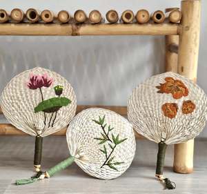 Colgante de Bambú Hecho a Mano, Ecológico, con Borlas Tejidas, Artesanía Natural, Arte Folclórico Tradicional, Regalo Festivo, Adorno Colgante para el Hogar - Product Image 1