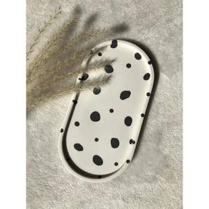 Plateaux décoratifs en résine élégants dans des formes ovales et rondes modernes pour les maisons contemporaines - Product Image 2