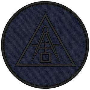 Écusson triangulaire maçonnique avec règle de plomb, bleu marine discret, brodé, pour uniforme rituel de la Franc-maçonnerie, à coudre - Product Image 1
