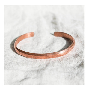 Bracelet en cuivre élégant avec un design élégant pour hommes et femmes avec des avantages pour le soulagement de la douleur et le bien-être - Product Image 4