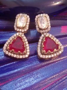 Pendientes Clásicos Geométricos de Plata Chapada en Oro con Doble Zirconia Roja y Cristales de Estrás para Joyería de Boda para Mujer - Product Image 2