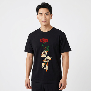 T-shirt noir pour homme avec imprimé rose rouge et cartes à jouer, manches courtes, col rond, design floral décontracté, coupe classique - Product Image 4