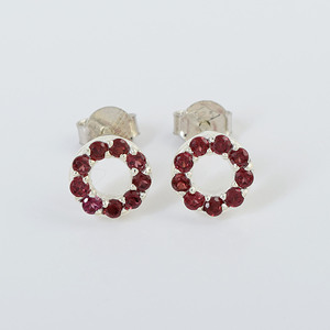 Clásicos Pendientes de Plata de Ley 925 con Granate, Diseño Geométrico, Engaste de Garra, para Mujer, Ideales para Fiestas, Bodas o como Regalo de Aniversario - Product Image 2