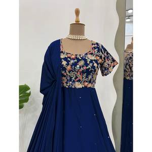 Hermoso Vestido Anarkali con Dupatta y Pallu para Bodas Modestas y Fiestas - Product Image 2