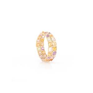 Bague statement NOVA pour femme en or massif 18 carats avec saphirs multiples sertis en canal et double alliance éternité - Product Image 4