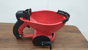Esparcidor Rotatorio Manual Moderno de 4 lb para Fertilizantes, Semillas y Sal, para Césped, Jardín y Deshielo, Duradero, ODGGAD005 - Product Image 5