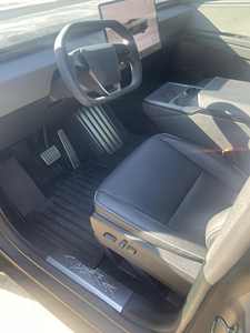 รถกระบะเทสล่า ไซเบอร์ทรัค ไซเบอร์บีสท์ ขับเคลื่อนสี่ล้อ ปี 2024 - Product Image 5