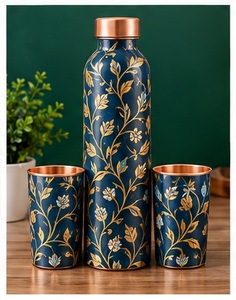Botella de Agua Bohemia de Cobre con Tapa y 2 Tazas a Juego, Diseño Ikat, Set de Bebidas de Viaje - Product Image 2