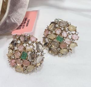 ต่างหูทองเหลืองชุบทองประดับเพชรซิร์คอนคุณภาพพรีเมียมสำหรับผู้หญิง สวมใส่ในงานปาร์ตี้สุดอินเทรนด์ - ประกายระยิบระยับน่าทึ่ง - Product Image 3