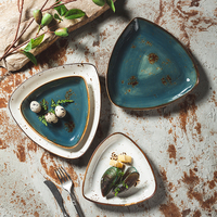 Assiettes en céramique blanches personnalisées YAYU, vaisselle irrégulière en porcelaine pour hôtels thaïlandais, assiettes créatives pour restaurants