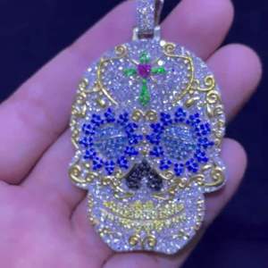 Colgante de Calavera con Cristales de Imitación, Chapado en Oro, Estilo Vintage, Unisex, Ideal para Regalo - Product Image 1