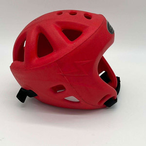 Casque de boxe rouge en cuir PU, demi-masque, 7 aérations, équipement de protection pour adultes, unisexe, utilisation universelle, fermeture auto-agrippante - Product Image 2