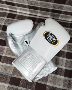 No Boxing No Life Guantes de Entrenamiento y Sparring de MMA de Cuero Genuino Blanco Plateado con Cordones, Logotipo Grabado, Antideslizantes y Muñequera Ajustable para Adultos - Product Image 1