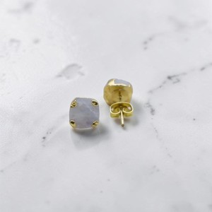 Pendientes de tuerca de piedra lunar arcoíris certificados por terceros al por mayor para mujer, chapados en oro de 14K, con gema de piedra natal en bruto, minimalistas, de primavera - Product Image 2