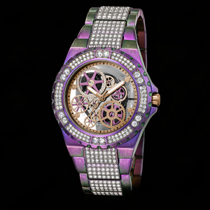 Montre à cadran squelette en cristal violet avec engrenages dorés, boîtier coloré, lunette scintillante et design audacieux style street fashion - Product Image 1