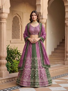 Lehenga Choli Tradicional de Alta Demanda con Bordado Detallado para Ceremonias y Rituales, Disponible para la Venta - Product Image 6