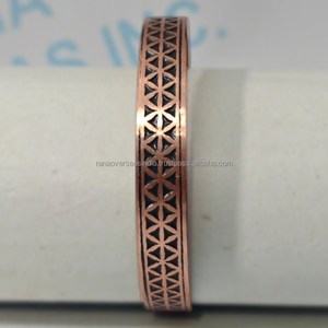 Bracelet artisanal en cuivre pur avec motif géométrique répété, manchette ouverte, bijoux en métal rustique vintage pour soulager les douleurs articulaires - Product Image 2