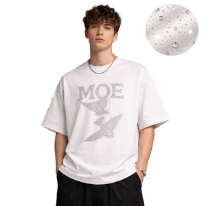 T-shirt ample personnalisé en coton 100% imprimé avec strass, coupe oversize, confortable et respirant pour homme - Product Image 1