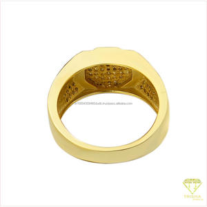 Bague signet géométrique audacieuse en argent sterling 925 avec diamant moissanite, détail central brillant et accents contrastants noirs - Product Image 4