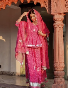 Conjunto KV Pink Leheriya Lehenga Dupatta (Conjunto de 3 piezas) - Product Image 1